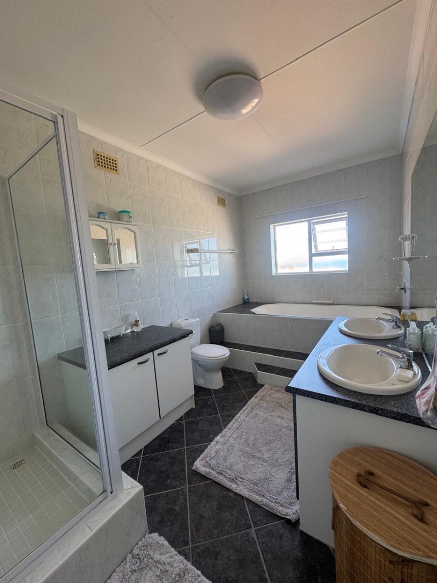 6 Bedroom Property for Sale in Aston Bay Eastern Cape